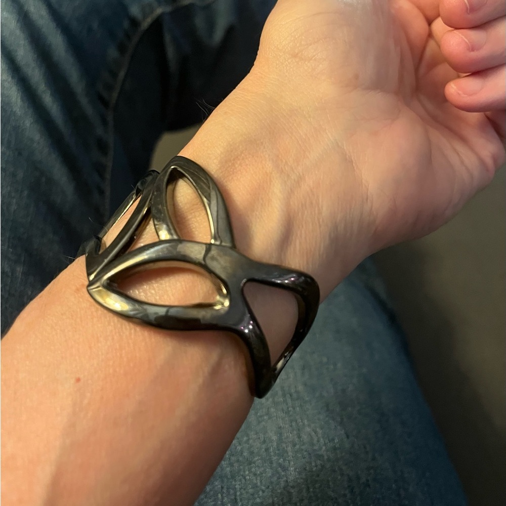 Black gunmetal openwork leaf design hinged clamper bracelet, thick bangle